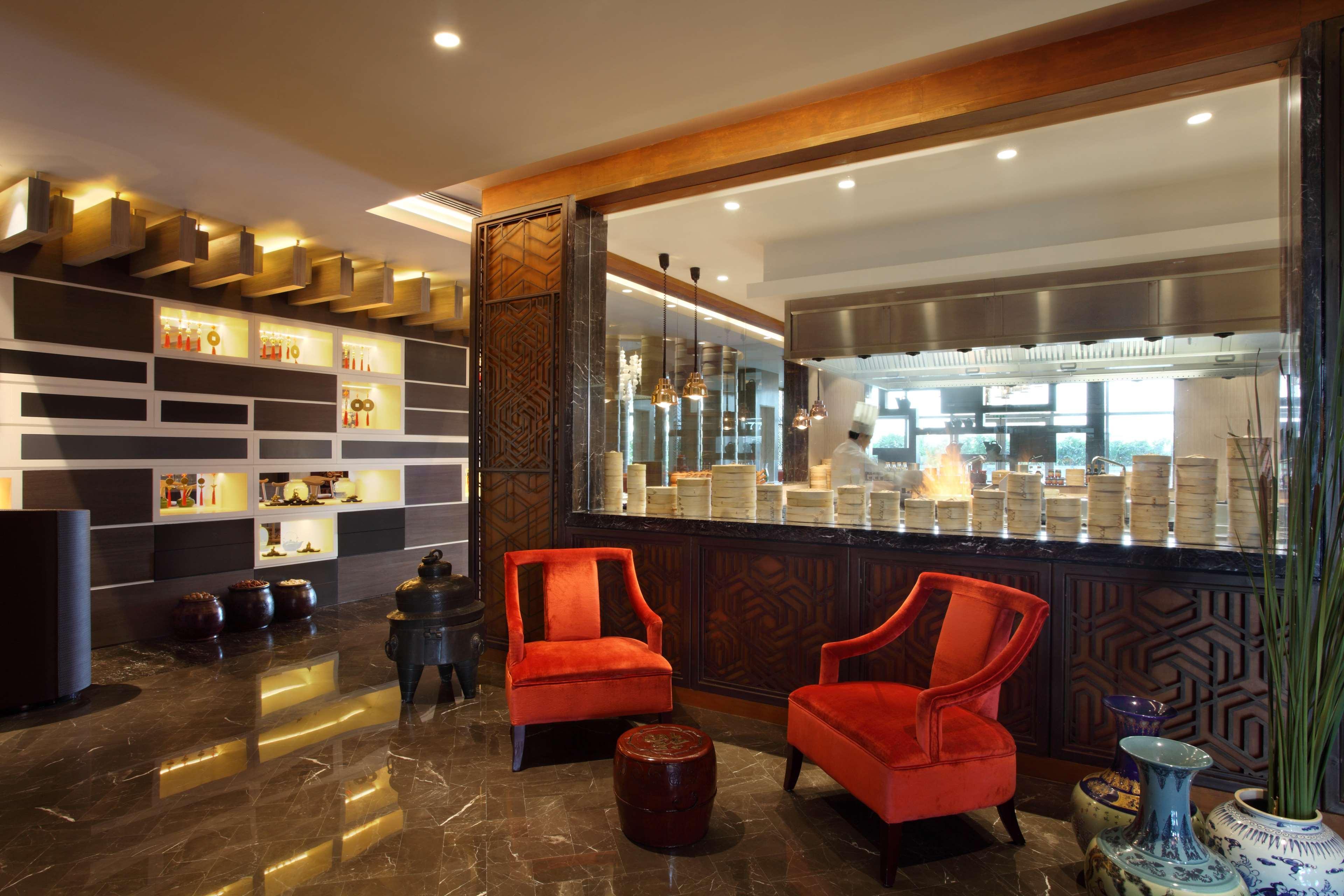 Отель Hyatt Regency Ахмедабад Экстерьер фото